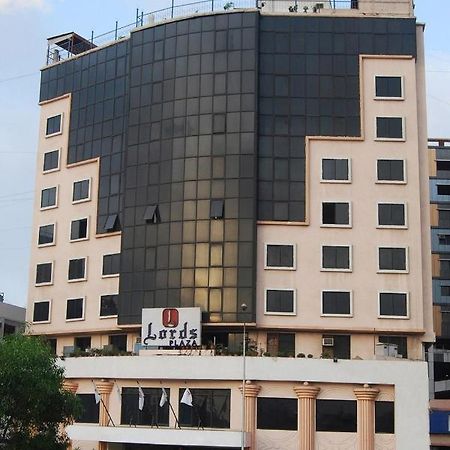 Hotel Lords Plaza Surat Exterior foto