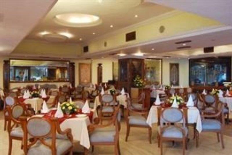 Hotel Lords Plaza Surat Exterior foto