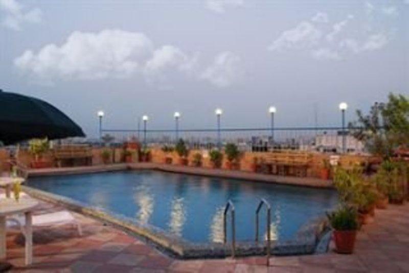 Hotel Lords Plaza Surat Exterior foto
